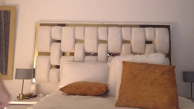 HotBellaMilf online show from October 1, 2025, 11:44 pm