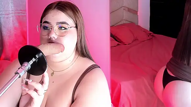 MadissonLee   online show from April 21, 2026, 10:34 pm