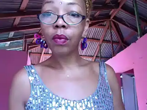 Ladyzee25 online show from December 5, 2025, 1:31 pm