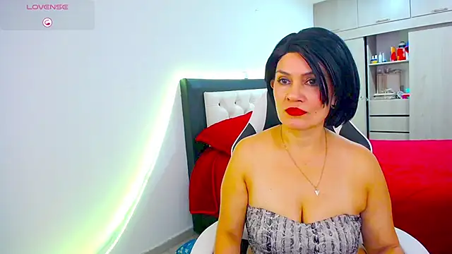 CarolinneFiotti online show from November 27, 2025, 2:52 pm