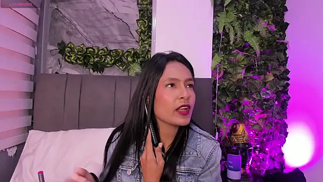 Fernanda liie  online show from November 14, 2025, 12:48 pm