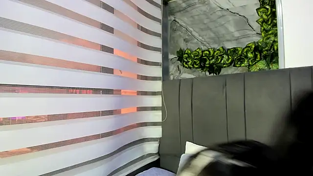 Fernanda liie  online show from December 18, 2025, 12:33 pm