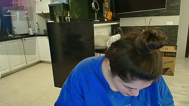 Snapshot of Layla- chatting on February 3, 2026, 10:42 am Layla- online show from February 3, 2026, 10:42 am