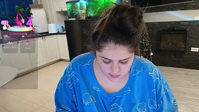 Snapshot of Layla- chatting on February 27, 2026, 1:44 pm Layla- online show from February 27, 2026, 1:44 pm