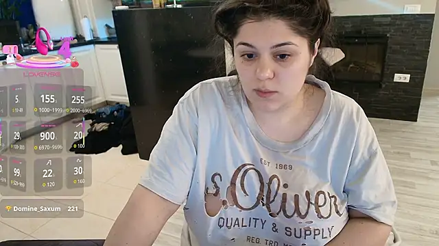 Layla- online show from March 10, 2026, 10:42 am