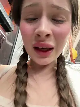 Snapshot of melicious_ chatting on March 6, 2025, 3:56 pm melicious online show from March 6, 2025, 3:56 pm