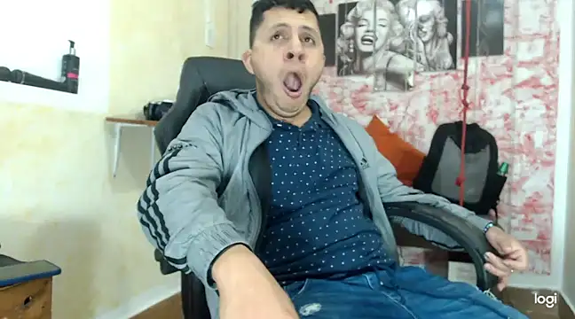 Emilianoveryhot online show from March 17, 2025, 3:03 am