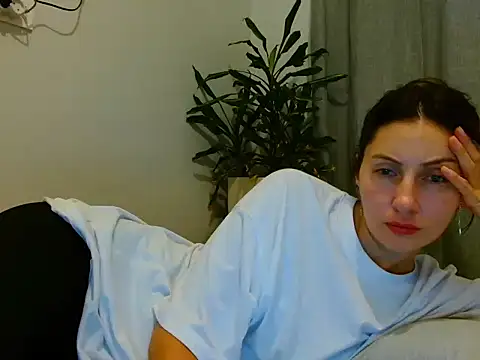 Irina9793 online show from June 16, 2026, 6:21 pm