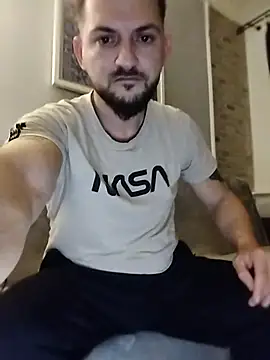 Snapshot of iurinicola chatting on February 15, 2026, 7:43 pm iurinicola online show from February 15, 2026, 7:43 pm