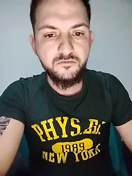 Snapshot of iurinicola chatting on February 17, 2026, 10:49 pm iurinicola online show from February 17, 2026, 10:49 pm