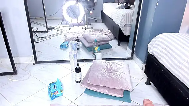 Melissa 23  online show from April 18, 2026, 11:58 am