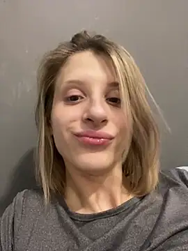 amorearte m online show from March 1, 2025, 11:17 am