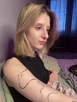 amorearte m online show from March 9, 2025, 4:27 am