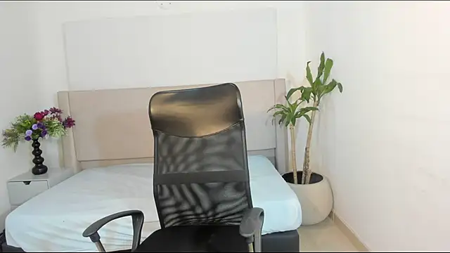 EmberFox4 online show from March 1, 2025, 11:04 pm