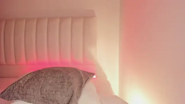 Snapshot of Hannahx__ chatting on October 19, 2025, 3:45 pm Hannahx   online show from October 19, 2025, 3:45 pm