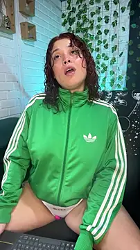 LiraSonnett online show from December 14, 2025, 9:08 pm