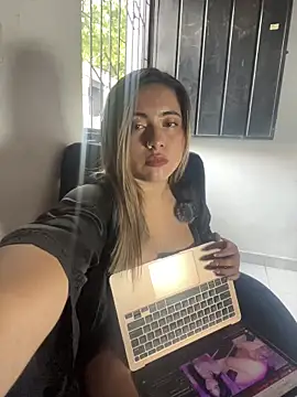 lunaxxx 69 online show from November 21, 2025, 9:24 pm