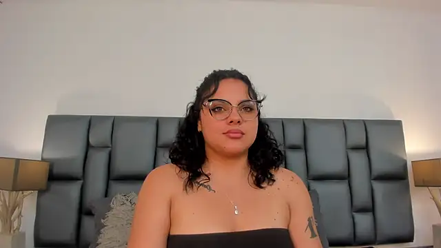 Snapshot of LunaSotto chatting on March 16, 2025, 1:59 am LunaSotto online show from March 16, 2025, 1:59 am