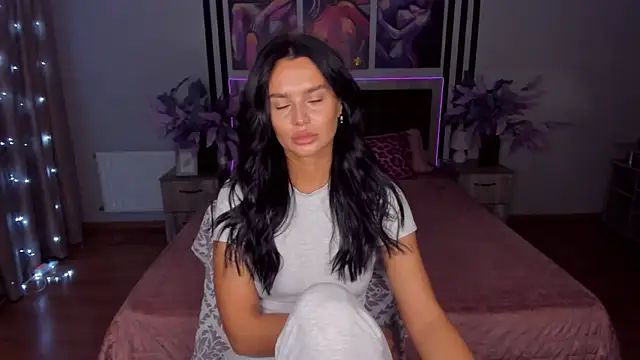 DanaSincere online show from September 24, 2025, 4:49 am