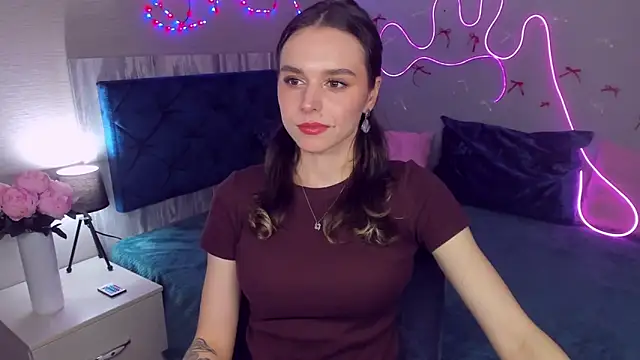 EmelyMason online show from April 9, 2026, 5:40 am