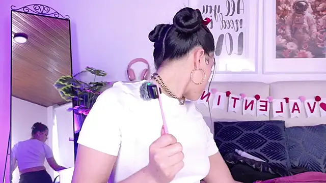 SaritaBratz online show from February 12, 2026, 9:10 pm