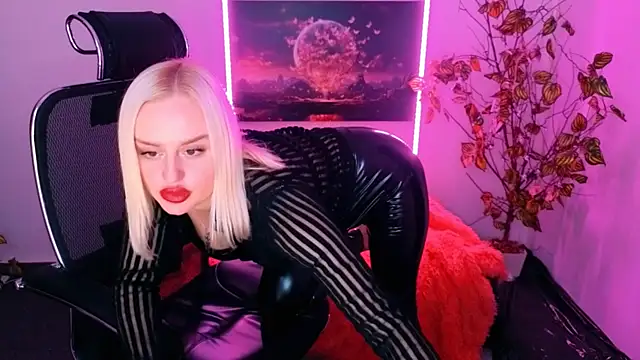 Snapshot of Miss_Alice_Silver chatting on November 2, 2025, 2:30 pm Miss Alice Silver online show from November 2, 2025, 2:30 pm