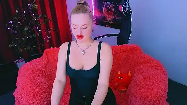 Snapshot of Miss_Alice_Silver chatting on March 10, 2026, 6:13 pm Miss Alice Silver online show from March 10, 2026, 6:13 pm