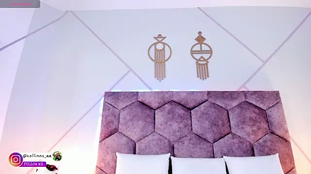 aurora collinss  online show from November 19, 2025, 12:49 pm