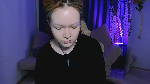 NicoleFlloret online show from March 6, 2025, 5:46 am