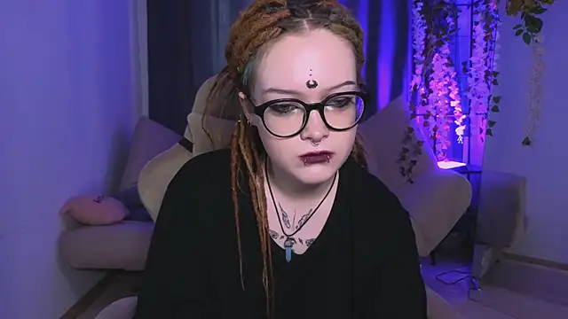 NicoleFlloret online show from March 6, 2025, 8:52 am