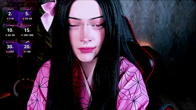NicoleFlloret online show from September 12, 2025, 1:33 pm