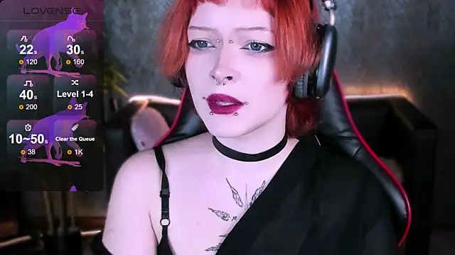 NicoleFlloret online show from September 14, 2025, 1:32 pm
