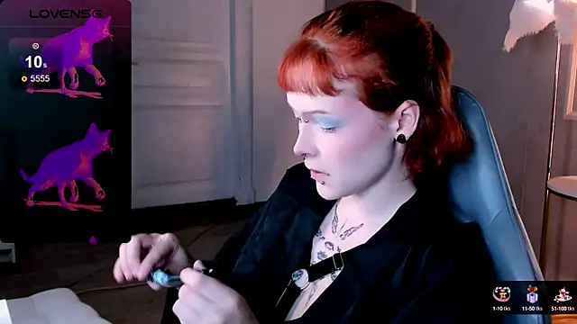NicoleFlloret online show from September 17, 2025, 8:54 pm
