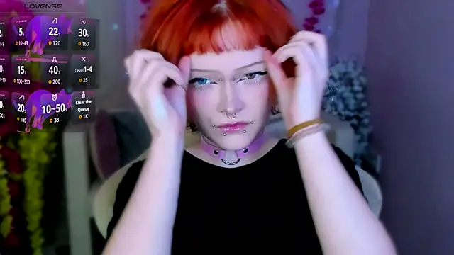 NicoleFlloret online show from September 18, 2025, 8:44 pm