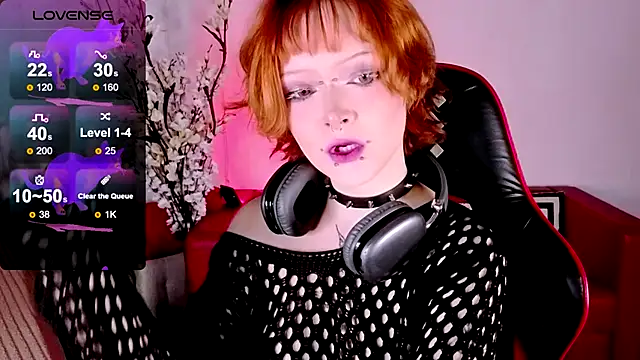 NicoleFlloret online show from September 29, 2025, 8:24 pm