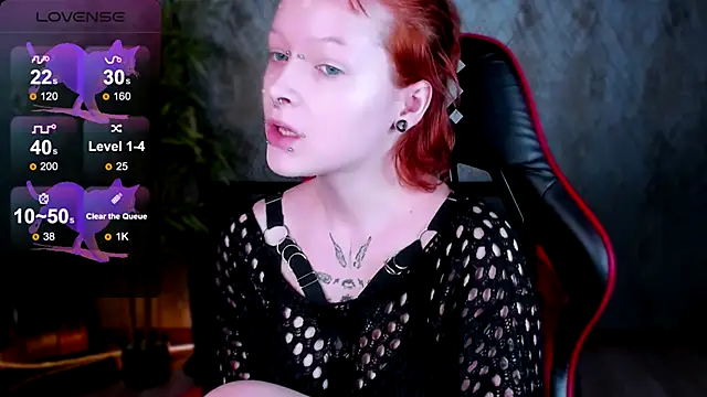 NicoleFlloret online show from September 30, 2025, 9:20 pm