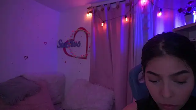 Snapshot of Olivia_pretty_ chatting on March 22, 2025, 1:08 pm Olivia pretty online show from March 22, 2025, 1:08 pm