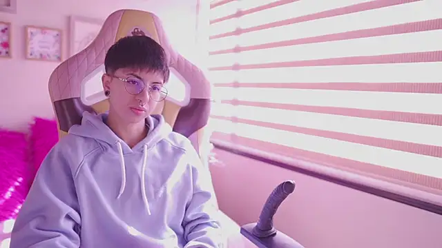 tommy blue online show from April 18, 2026, 1:37 pm