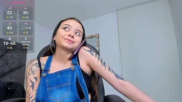 Snapshot of SaskiaGrendel chatting on February 4, 2026, 12:05 am SaskiaGrendel online show from February 4, 2026, 12:05 am