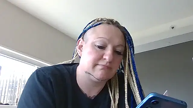 Snapshot of livieblainn chatting on March 28, 2026, 6:40 pm livieblainn online show from March 28, 2026, 6:40 pm