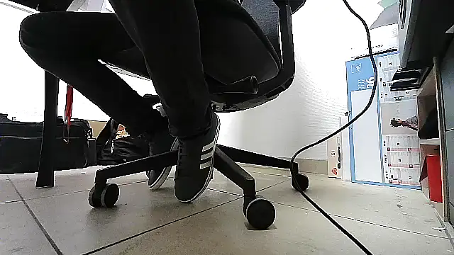 Snapshot of GM51-1988 chatting on January 12, 2026, 4:23 pm GM51-1988 online show from January 12, 2026, 4:23 pm