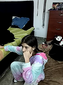 KratosAfroditacs online show from April 1, 2026, 11:24 pm