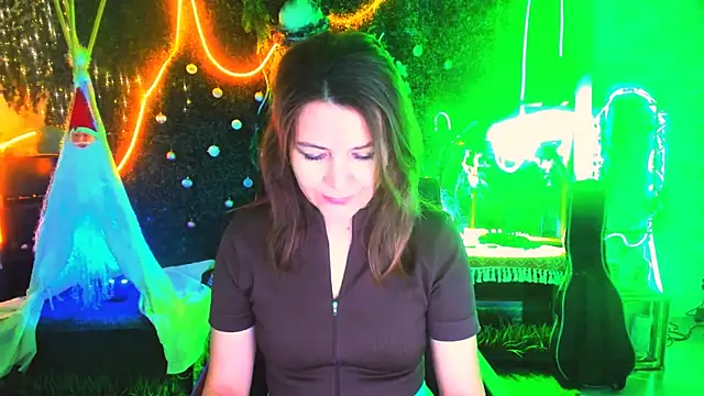 Snapshot of NicoleHitman chatting on February 9, 2026, 9:13 am NicoleHitman online show from February 9, 2026, 9:13 am