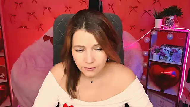 Snapshot of NicoleHitman chatting on February 18, 2026, 9:38 am NicoleHitman online show from February 18, 2026, 9:38 am