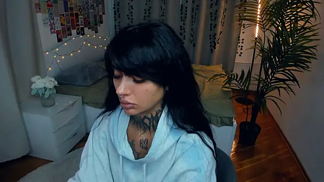 CharimgSabrina online show from February 6, 2026, 6:07 am