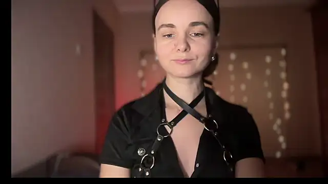 lanaloulou online show from September 9, 2025, 11:04 pm