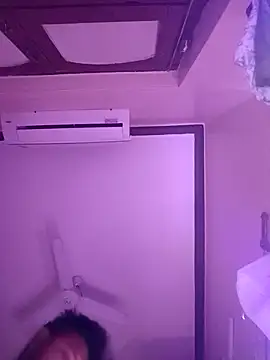 Snapshot of horniestboi chatting on March 4, 2026, 9:21 pm horniestboi online show from March 4, 2026, 9:21 pm