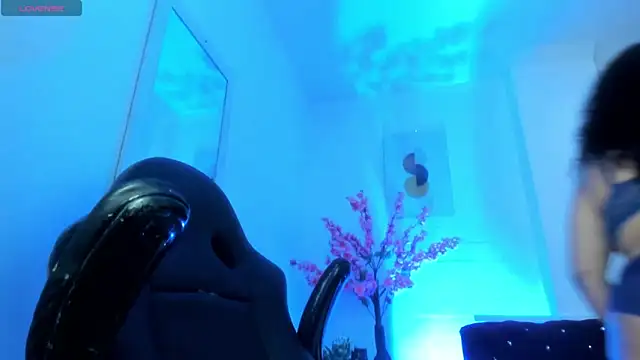 Ayliinn  online show from April 11, 2026, 4:28 am