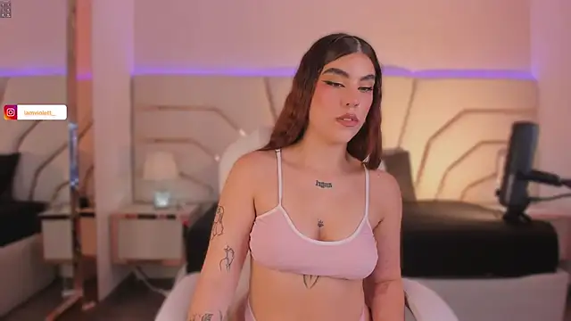 Violeta-Marquez online show from October 28, 2025, 11:47 am