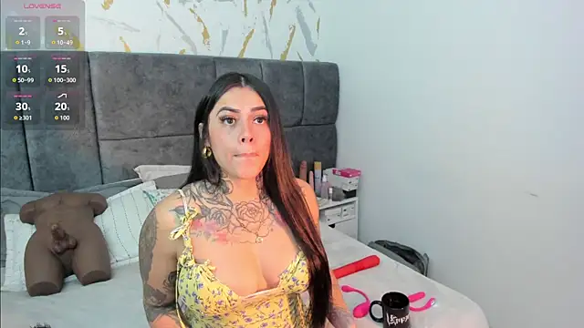 Cristal Velle online show from April 14, 2026, 10:32 am